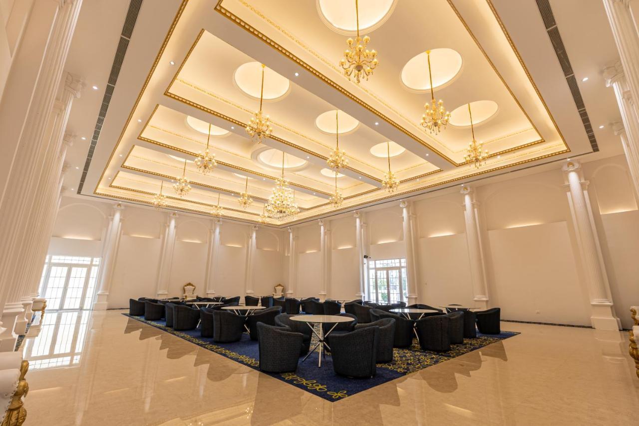The Grand Monarch Hotel, Ujjain Exterior foto